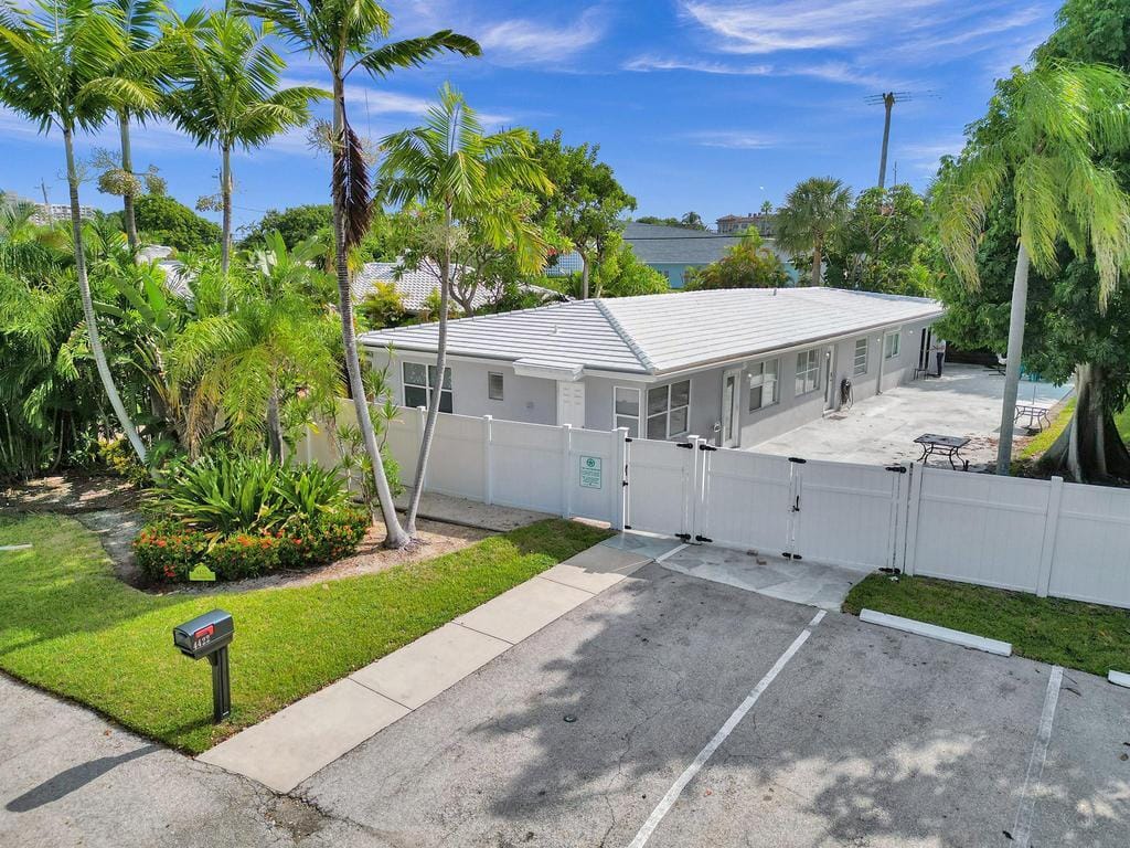 4422 Sea Grape Drive, Lauderdale-By-The-Sea, FL 33308 photo 1