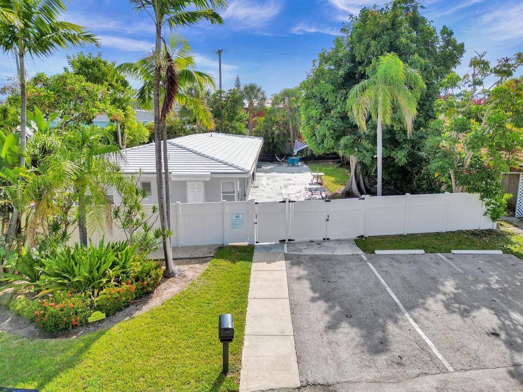 4422 Sea Grape Drive, Lauderdale-By-The-Sea, FL 33308 photo 2