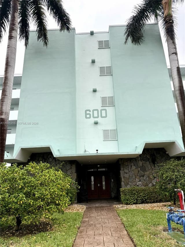 600 NE 14th Avenue 224, Hallandale Beach, FL 33009