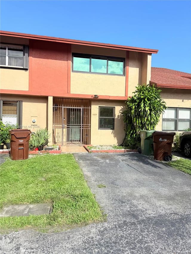 4085 W 8th Court 82, Hialeah, FL 33012