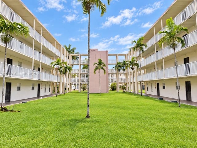 2800 NW 56th Avenue F302, Lauderhill, FL 33313