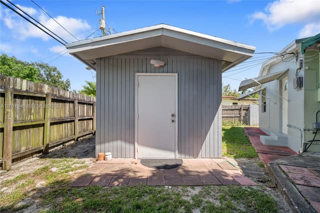 1741 NE 178th Street B, North Miami Beach, FL 33162