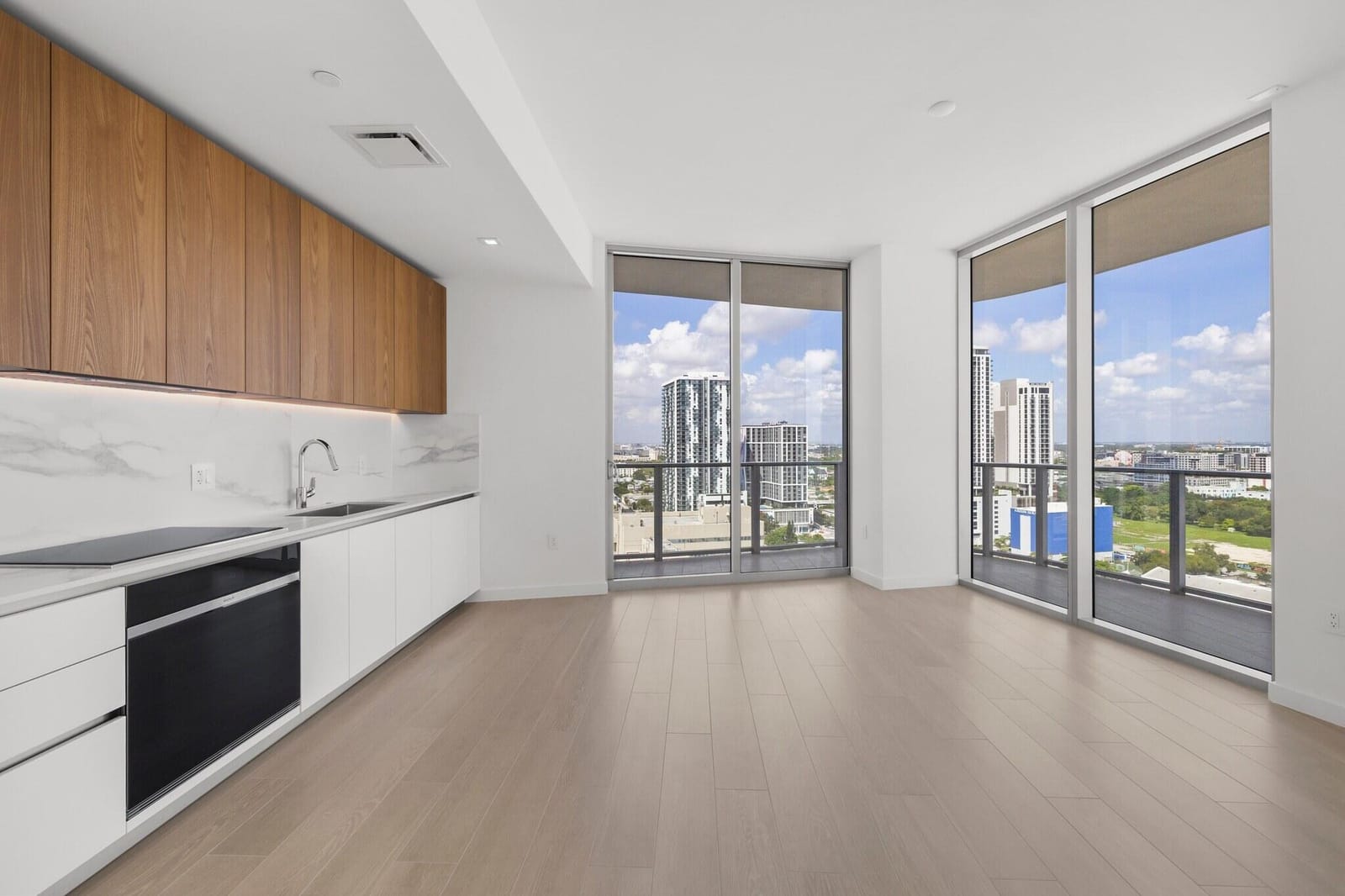 1400 Biscayne Boulevard 2007, Miami, FL 33132 photo 2