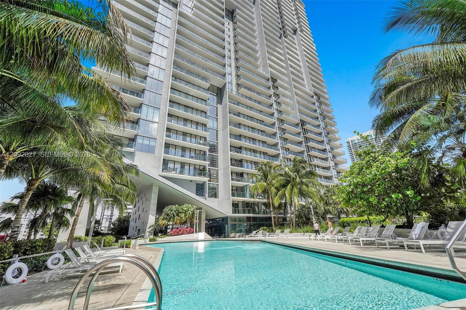 88 SW 7th Street 910