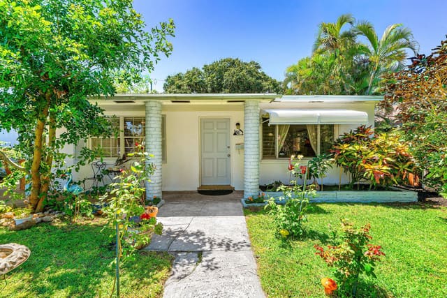 418 KERN Street, sold in Woodlawn, West Palm Beach, FL