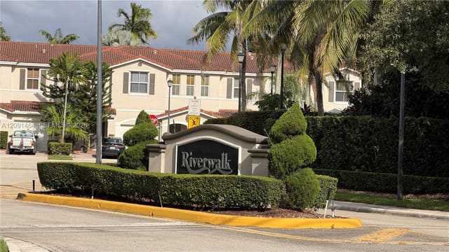 200 Riverwalk Circle ., Sunrise, FL 33326