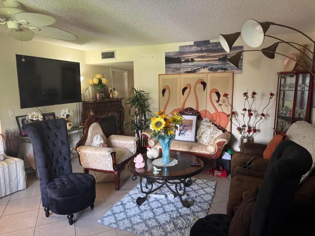 58 WOODLAND Drive 102, Vero Beach, FL 32962