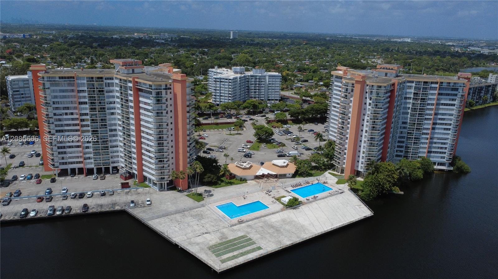 1351 NE Miami Gardens Drive 422E — photo 1