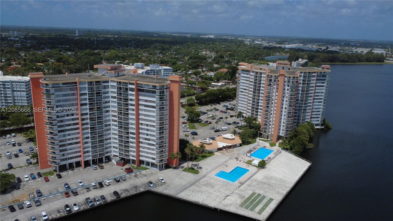 1351 NE Miami Gardens Drive 422E — photo 2