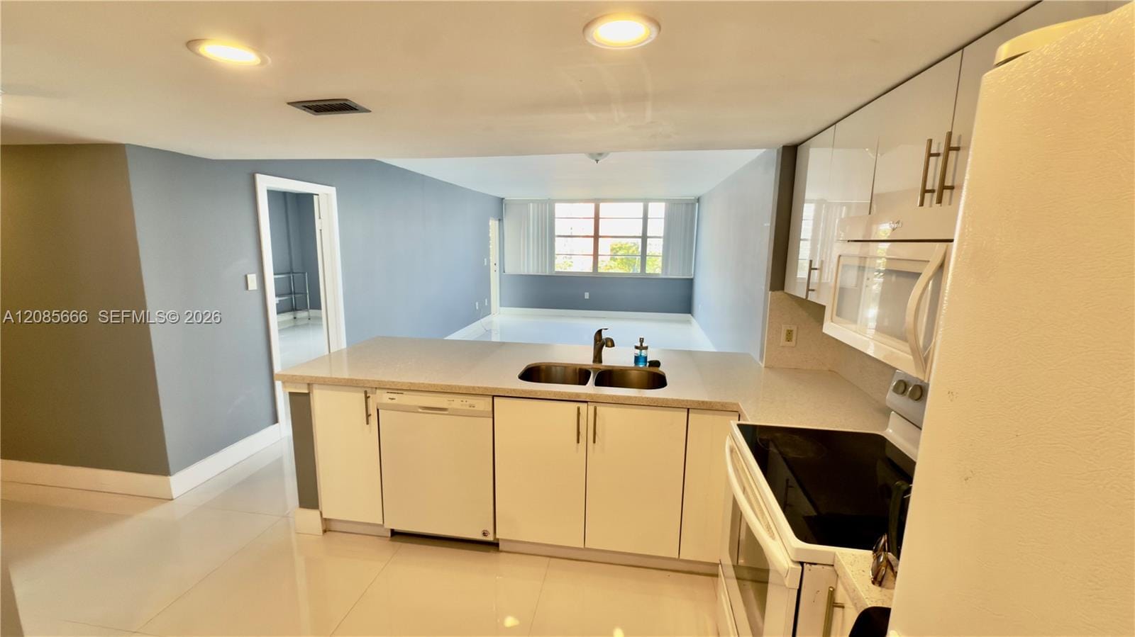 1351 NE Miami Gardens Drive 422E, Miami, FL 33179 photo 13