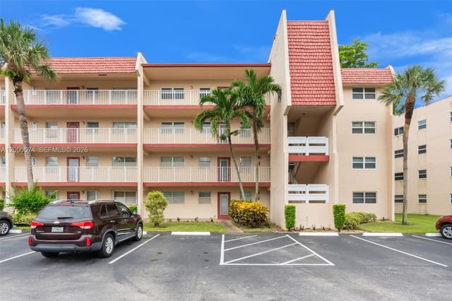 1040 Country Club Drive 208, Oriole Golf Tennis Club, Margate, FL