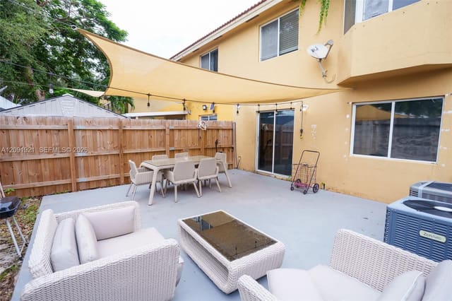15400 SW 134th Place 403, Miami, FL 33177