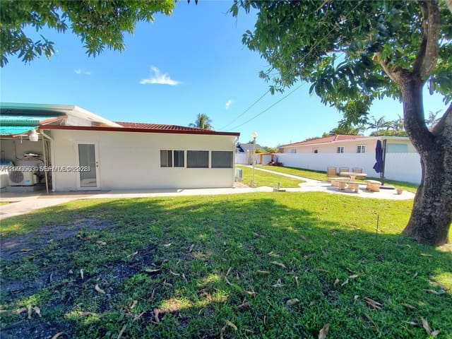 140 Iroquois Street A, Miami Springs, FL 33166