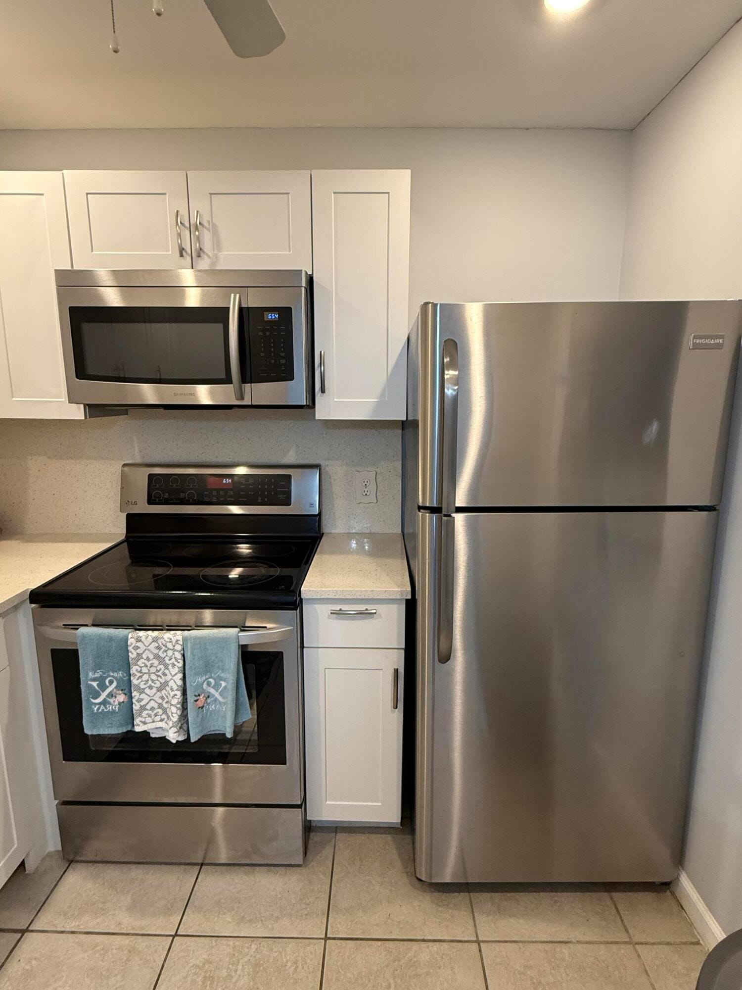 200 VILLAGE GREEN E 218 — photo 2