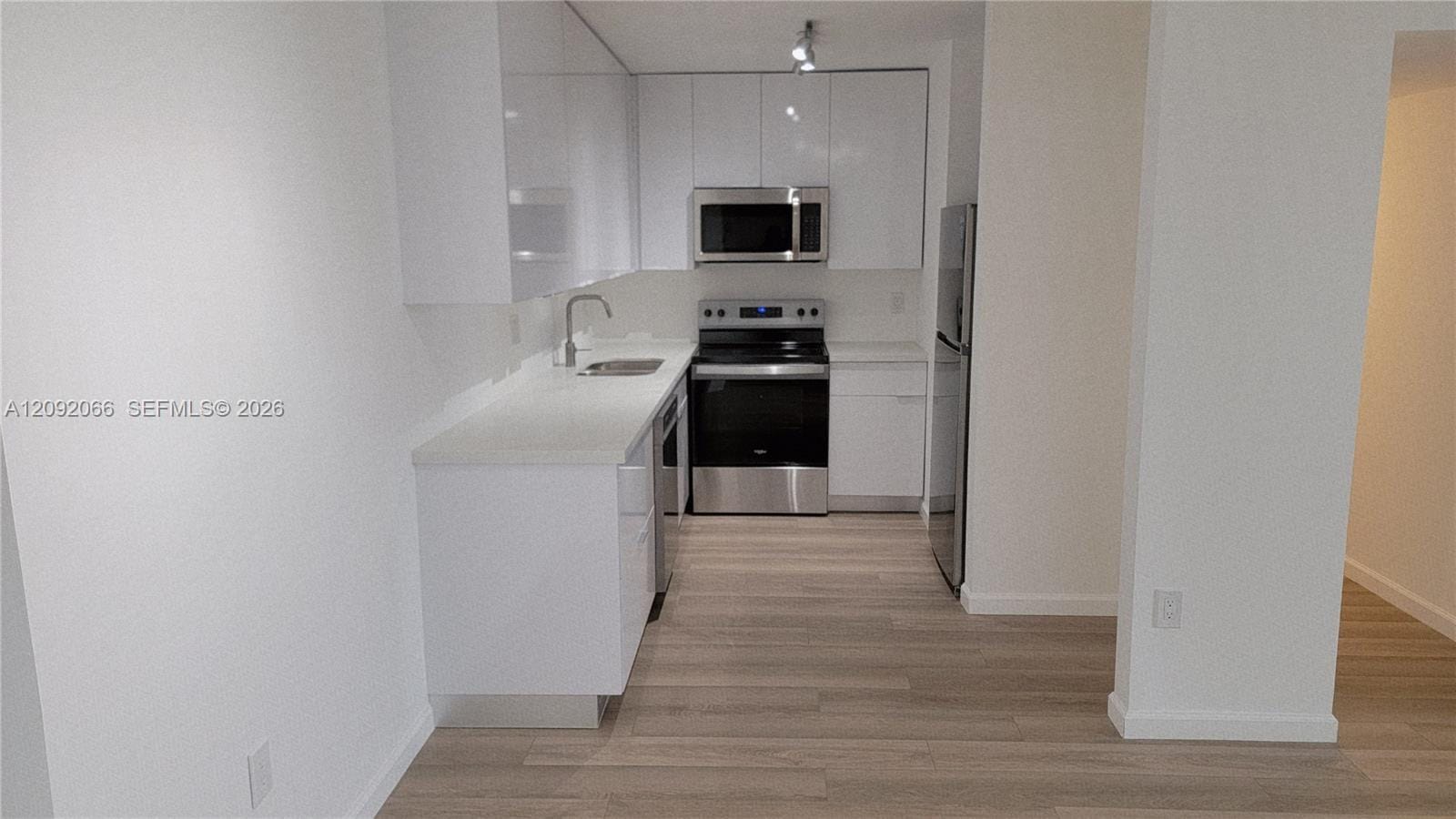8050 NW 8th Street 1407, Miami, FL 33126 photo 2