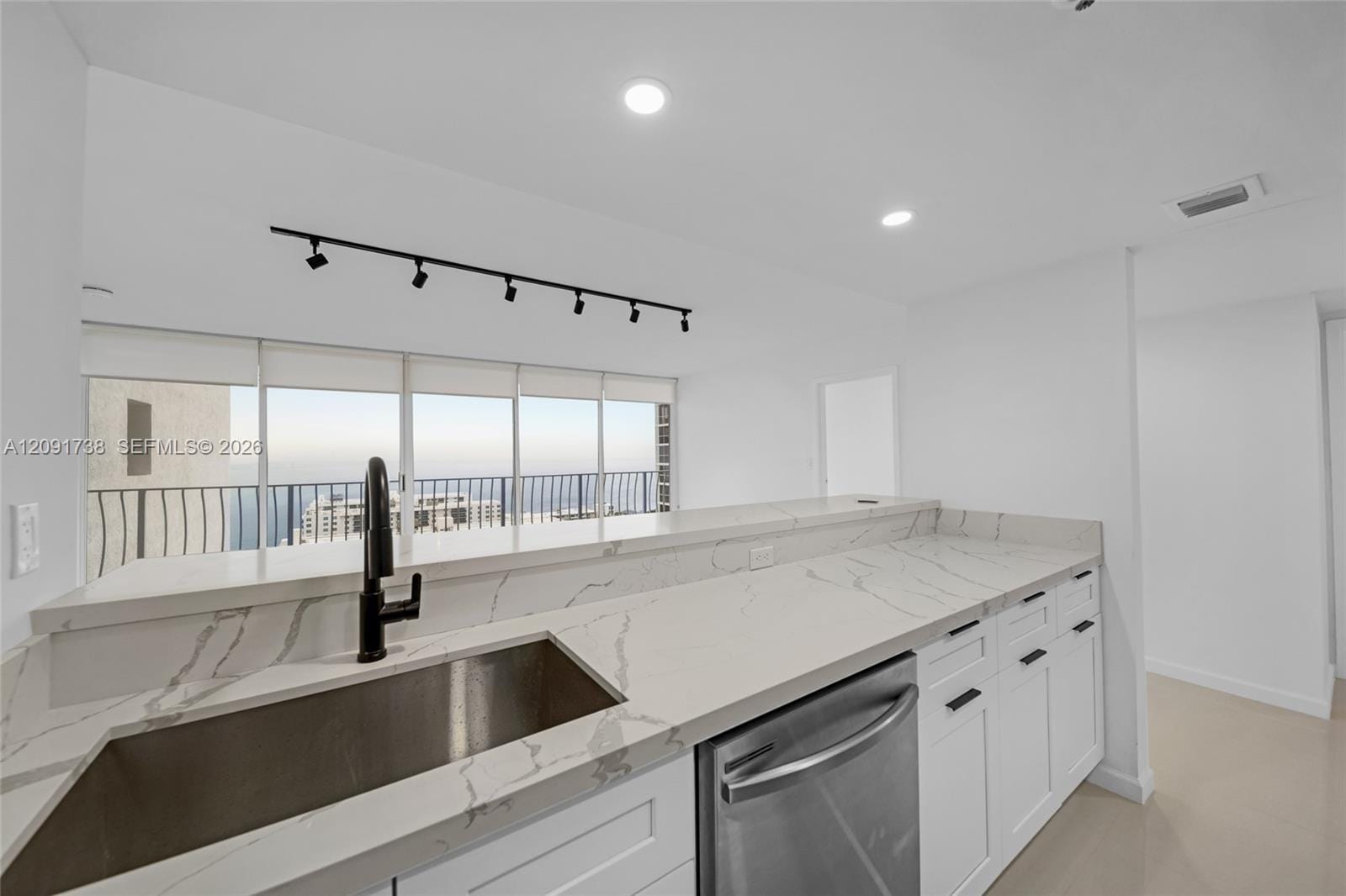 7601 E Treasure Drive 2321, North Bay Village, FL 33141 photo 4