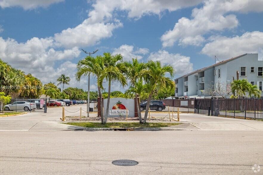 1725 W 60th Street F202, Hialeah, FL 33012 photo 2