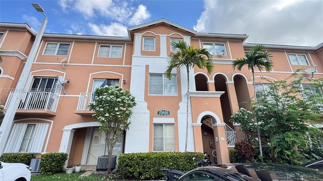 17650 NW 73rd Avenue 104-18, Hialeah, FL 33015