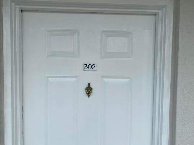 3500 WHITEHALL Drive 302, West Palm Beach, FL 33401