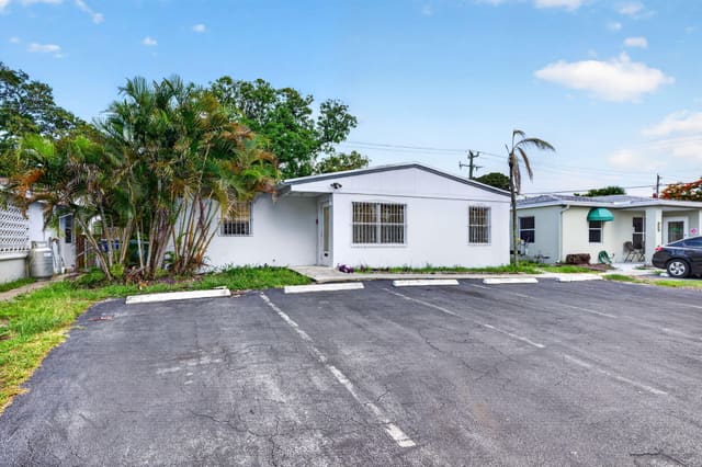 130 NE 51ST Street, Oakland Park, FL 33334