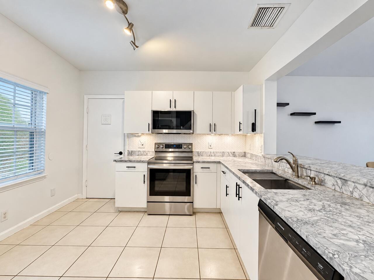 9491 Stanley Lane — photo 3