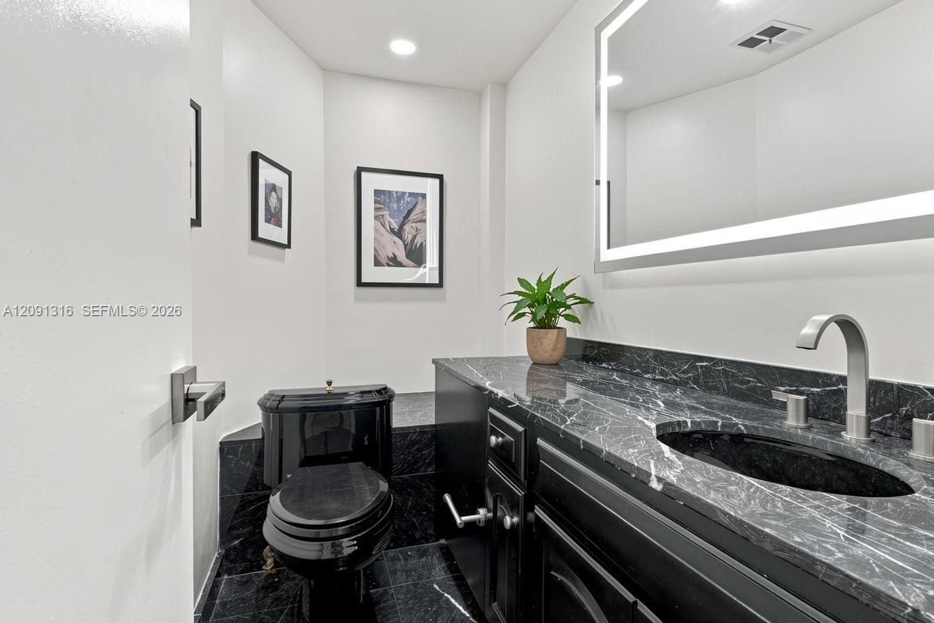 1542 NE Quayside Terrace D2 — photo 5