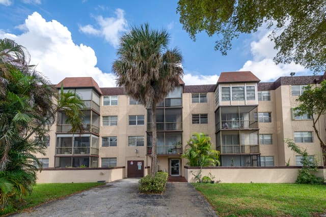 7300 NW 17TH Street 105, Plantation, FL 33313