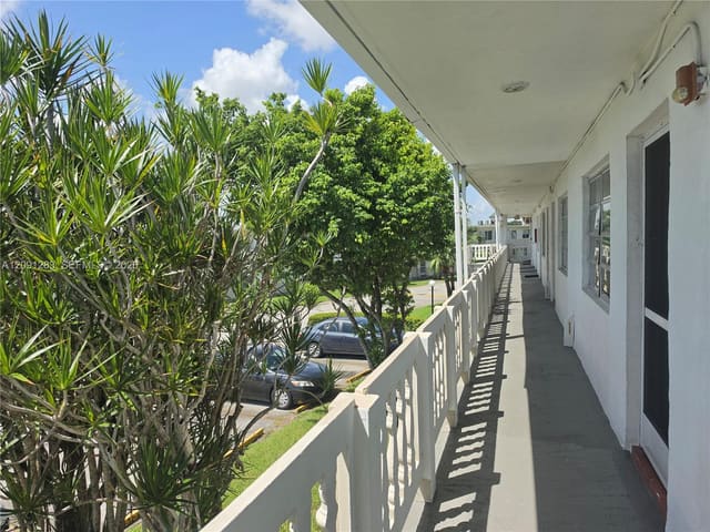 20210 NE 2nd Avenue V30, Miami Gardens, FL 33179