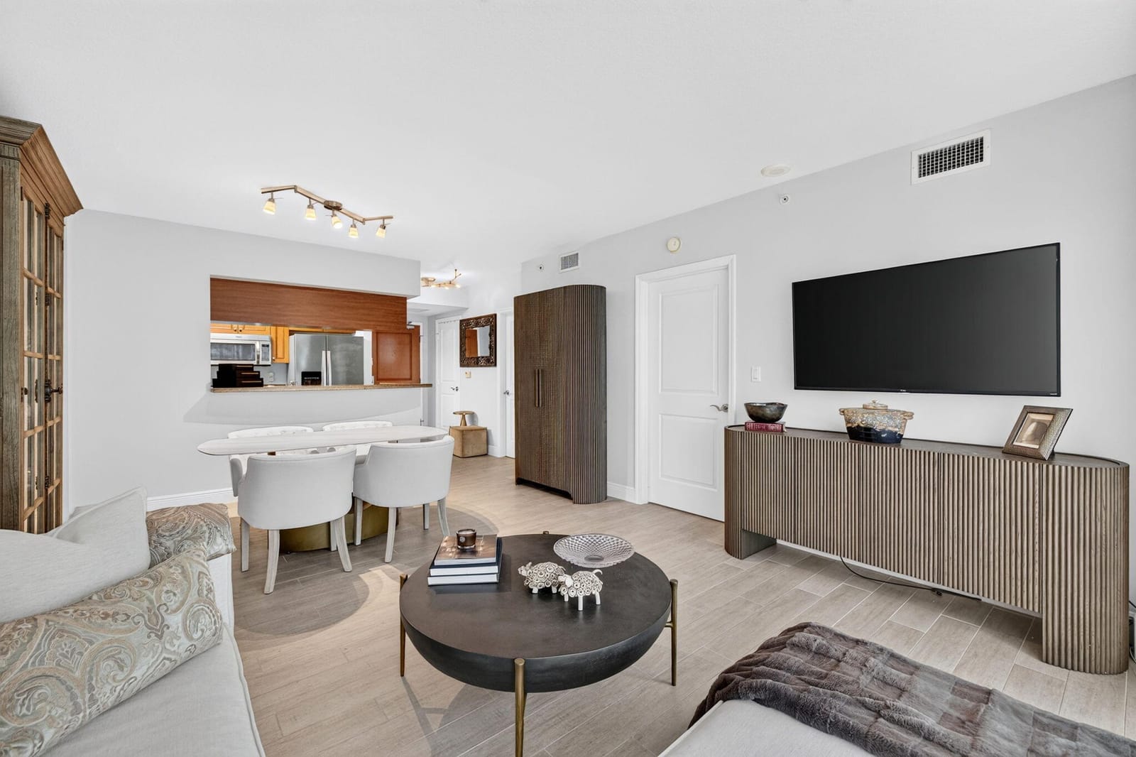 347 N NEW RIVER Drive E 1107, Fort Lauderdale, FL 33301 photo 3