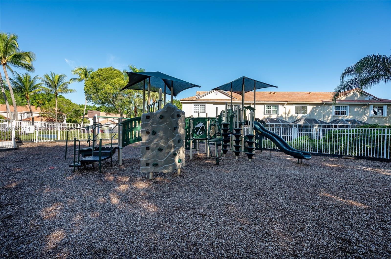 890 San Remo Drive — photo 2