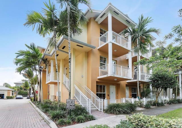 400 SW 14TH Avenue, Fort Lauderdale, FL 33312