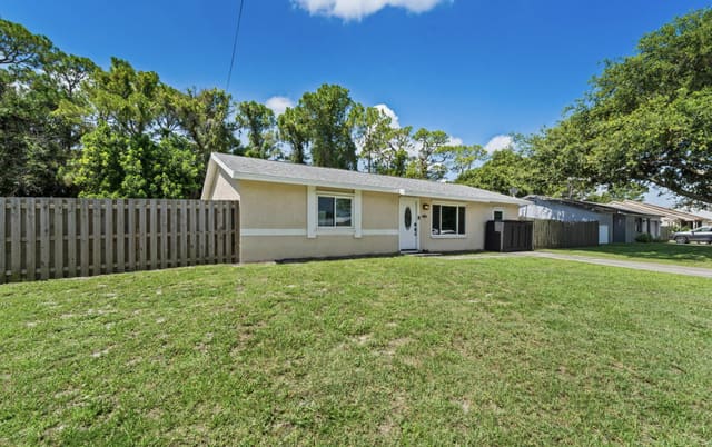 745 21ST Street SW, Vero Beach, FL 32962