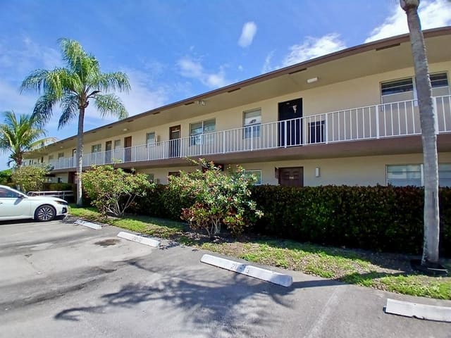 7400 NW 5TH Place 105, Margate, FL 33063