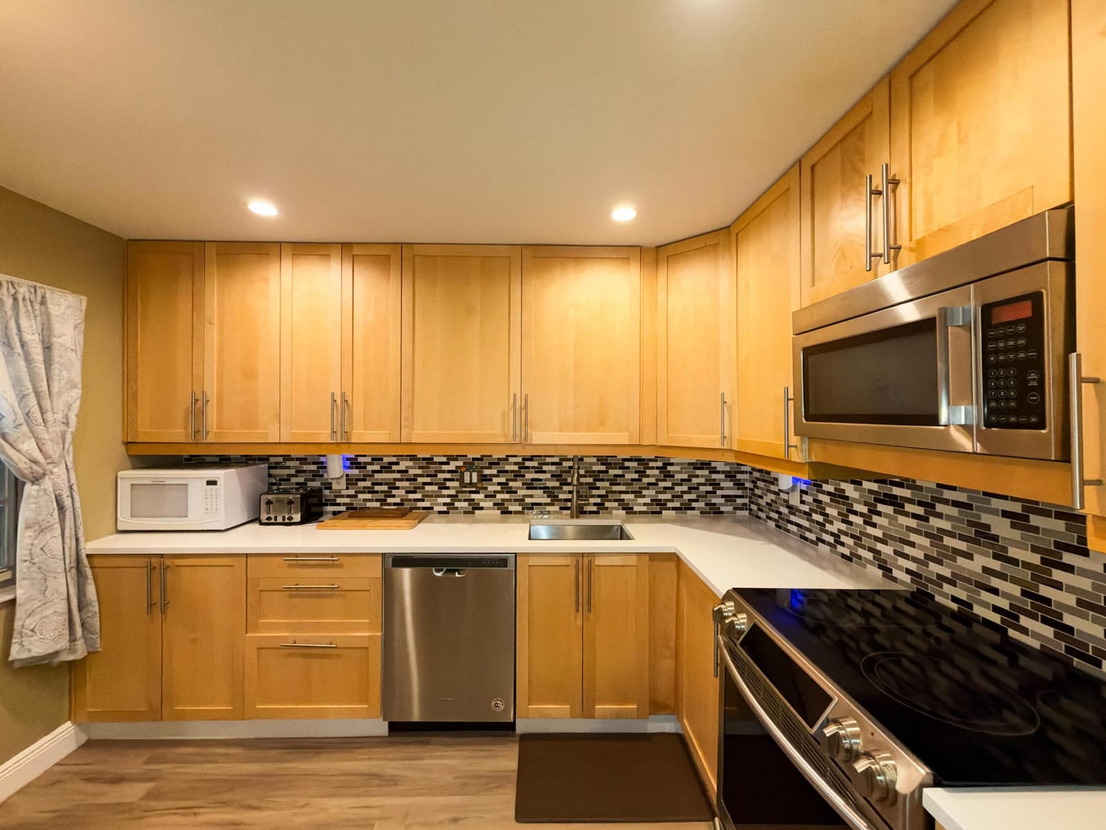 3510 OAKS Way 101 — photo 2