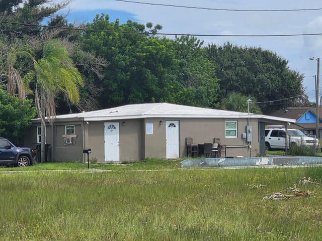 916 N 10TH Street, Fort Pierce, FL 34950