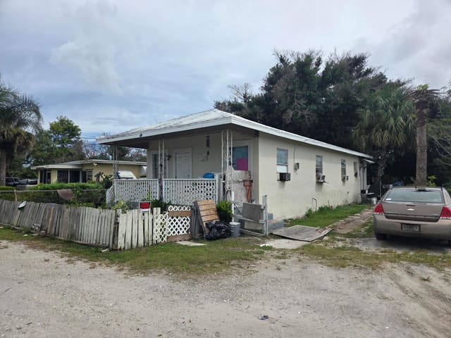 918 N 10TH Street, Fort Pierce, FL 34950