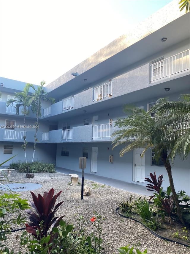 1735 W 60th Street M301, Hialeah, FL 33012