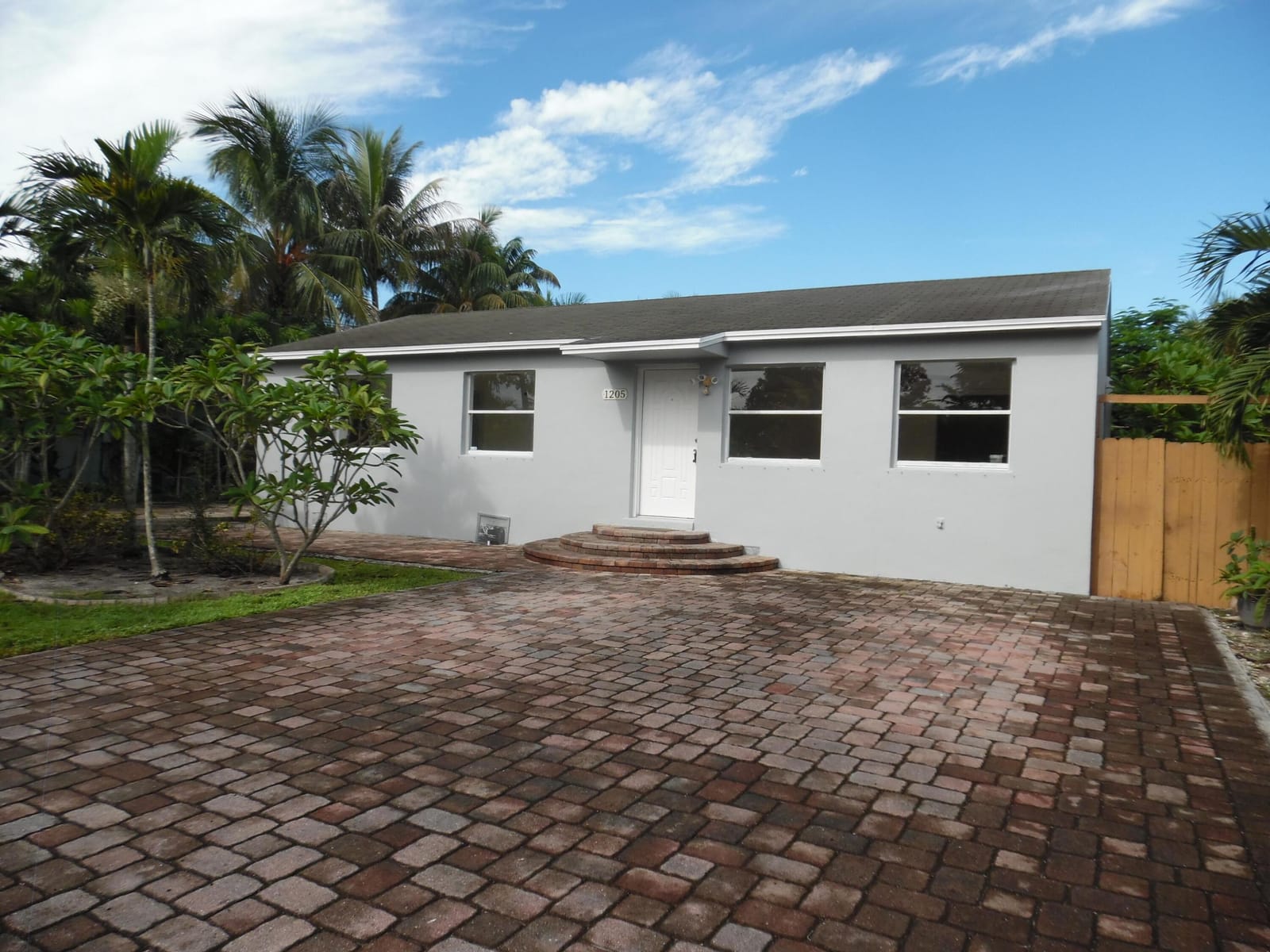 1205 Mathis Street — photo 2