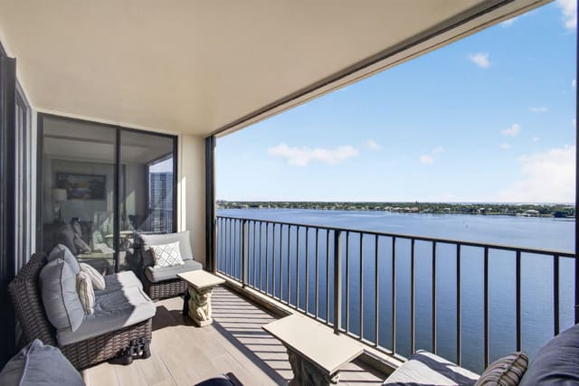 126 LAKESHORE Drive 1125, North Palm Beach, FL 33408
