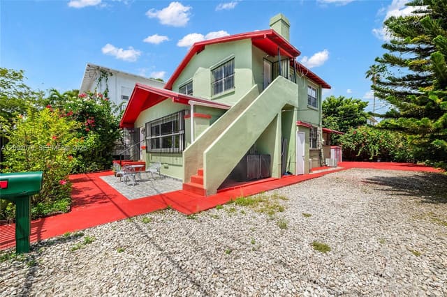 569 SW 5th Street, Miami, FL 33130