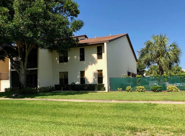 250 SE Four Winds Drive 104, Stuart, FL 34996