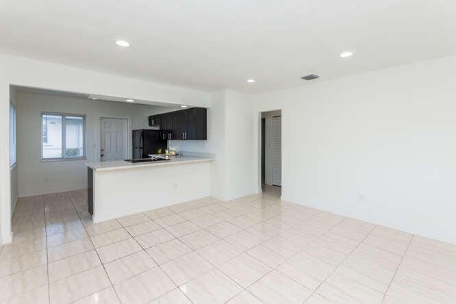 320 SW 10th Terrace, Hallandale Beach, FL 33009 photo 24