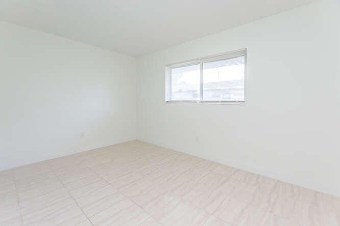 320 SW 10th Terrace, Hallandale Beach, FL 33009 photo 27
