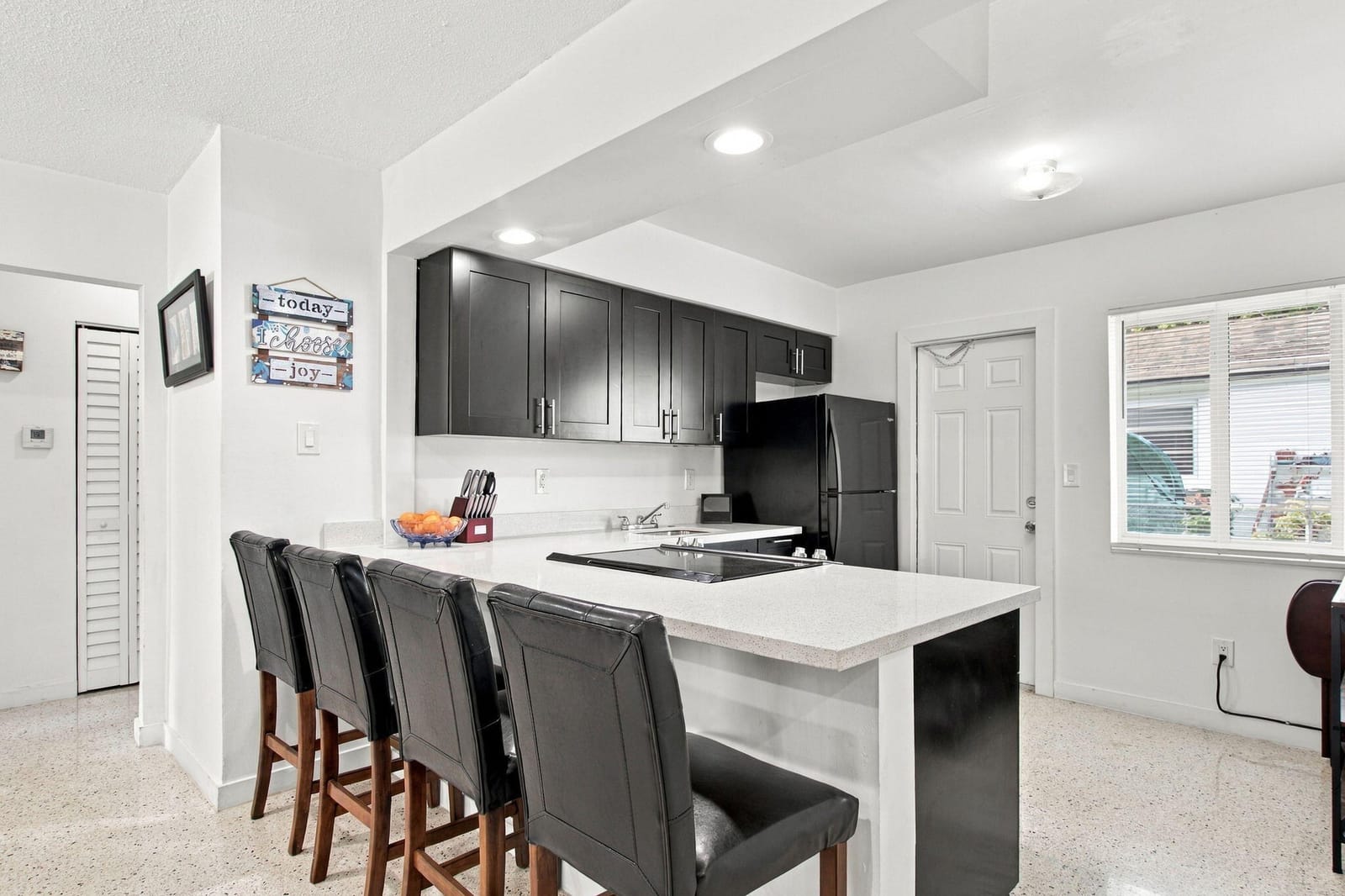 320 SW 10th Terrace — photo 9
