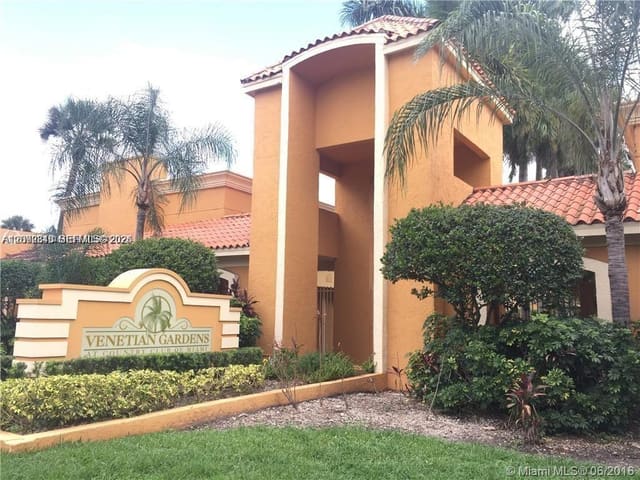 17901 NW 68th Avenue Q202, Hialeah, FL 33015