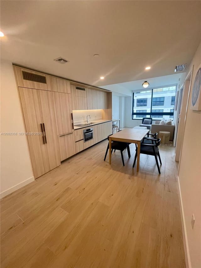 225 N Miami 3104, Miami, FL 33128