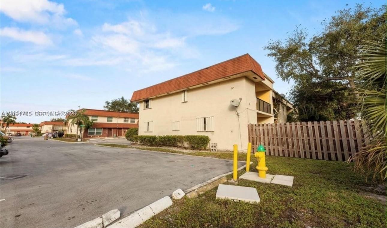 6570 SW 41st Court 103, Davie, FL 33314 photo 2