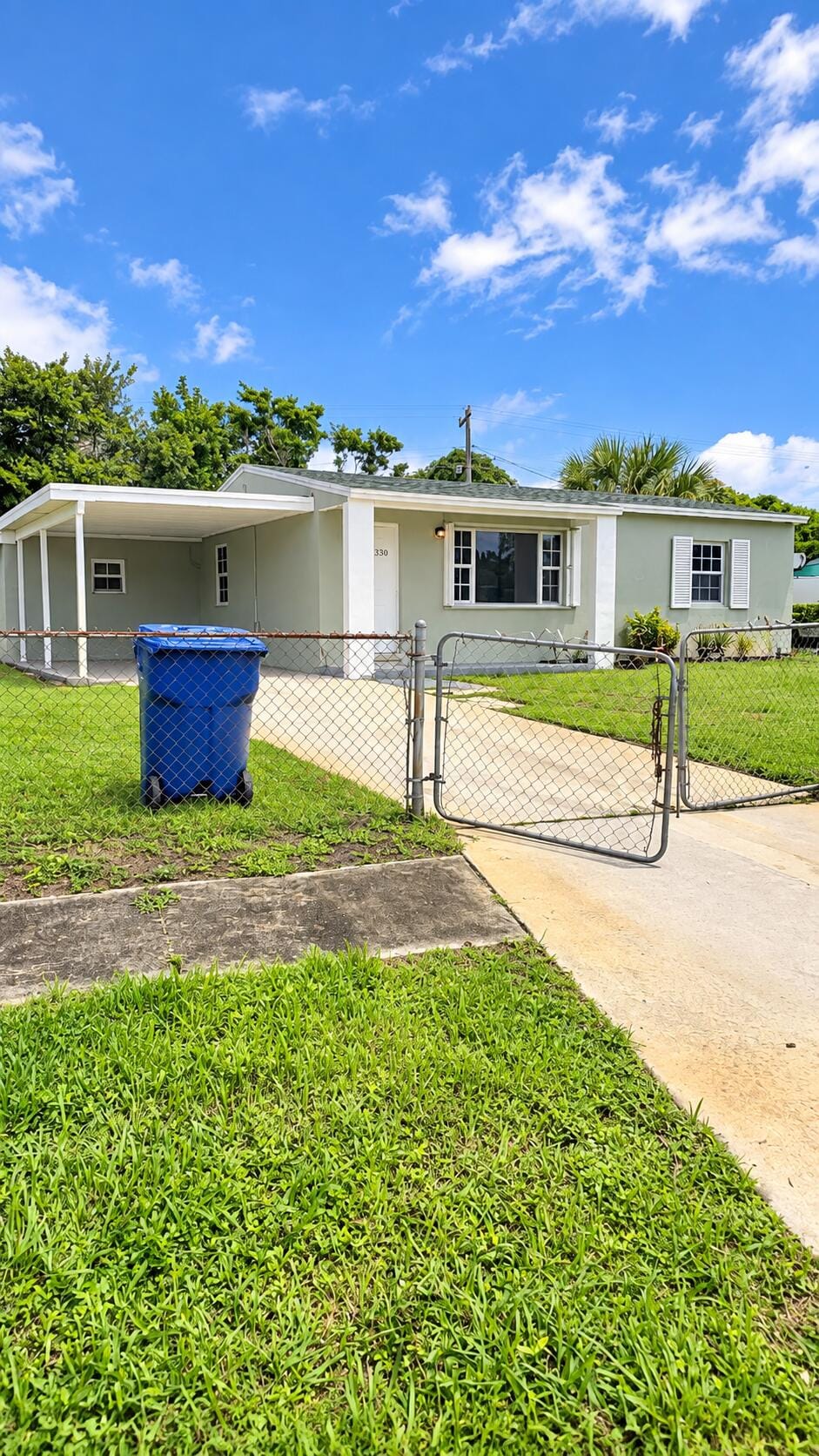 330 W 29TH Street W, Riviera Beach, FL 33404 photo 2