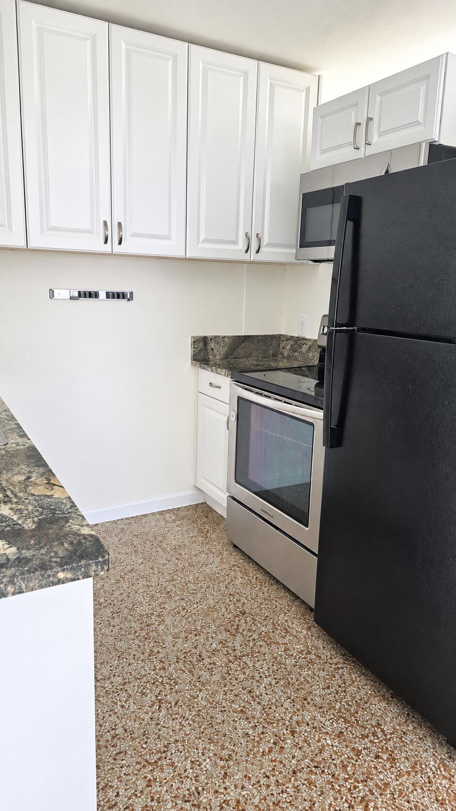 330 W 29TH Street W, Riviera Beach, FL 33404 photo 5