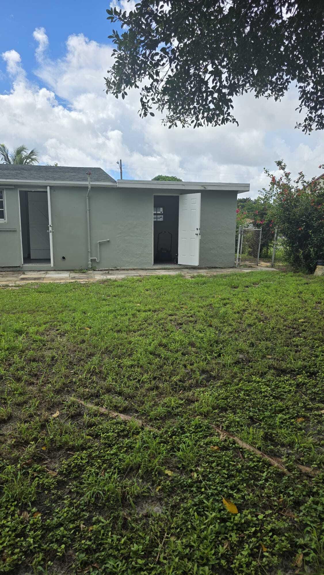 330 W 29TH Street W, Riviera Beach, FL 33404 photo 9
